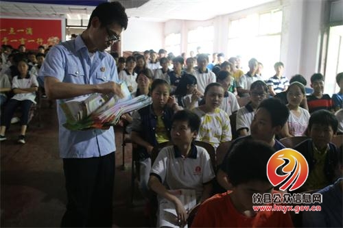 县法院：送法进校园　学法护成长