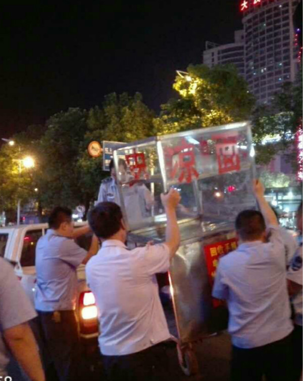 芦淞区持续加强夜市整治