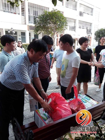 攸县2016年第一期科级干部培训学员到县特殊教育学校慰问