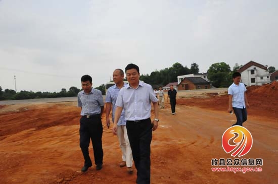 胡湘之一行视察我县部分城建项目推进情况