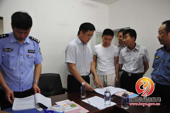 龚红果一行督查全县道路交通安全