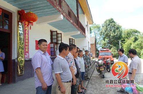 县总工会给漕泊林场护林员送清凉