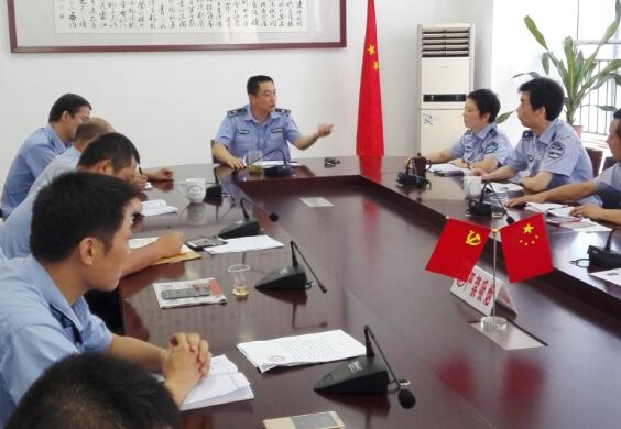 芦淞城管大队召开月度总结会
