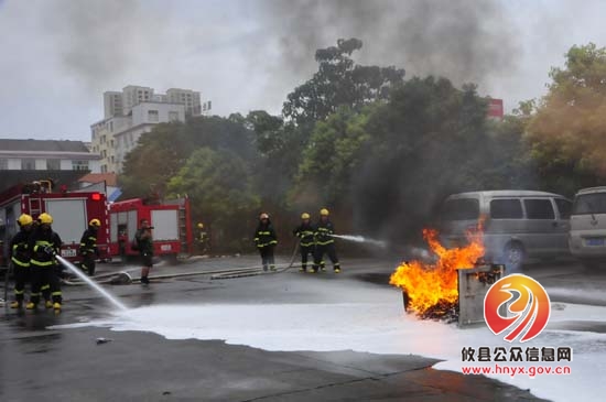 龚红果一行督查全县道路交通安全