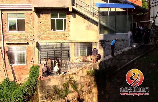 城管局：依法拆除违法建筑　确保铁道运输安全