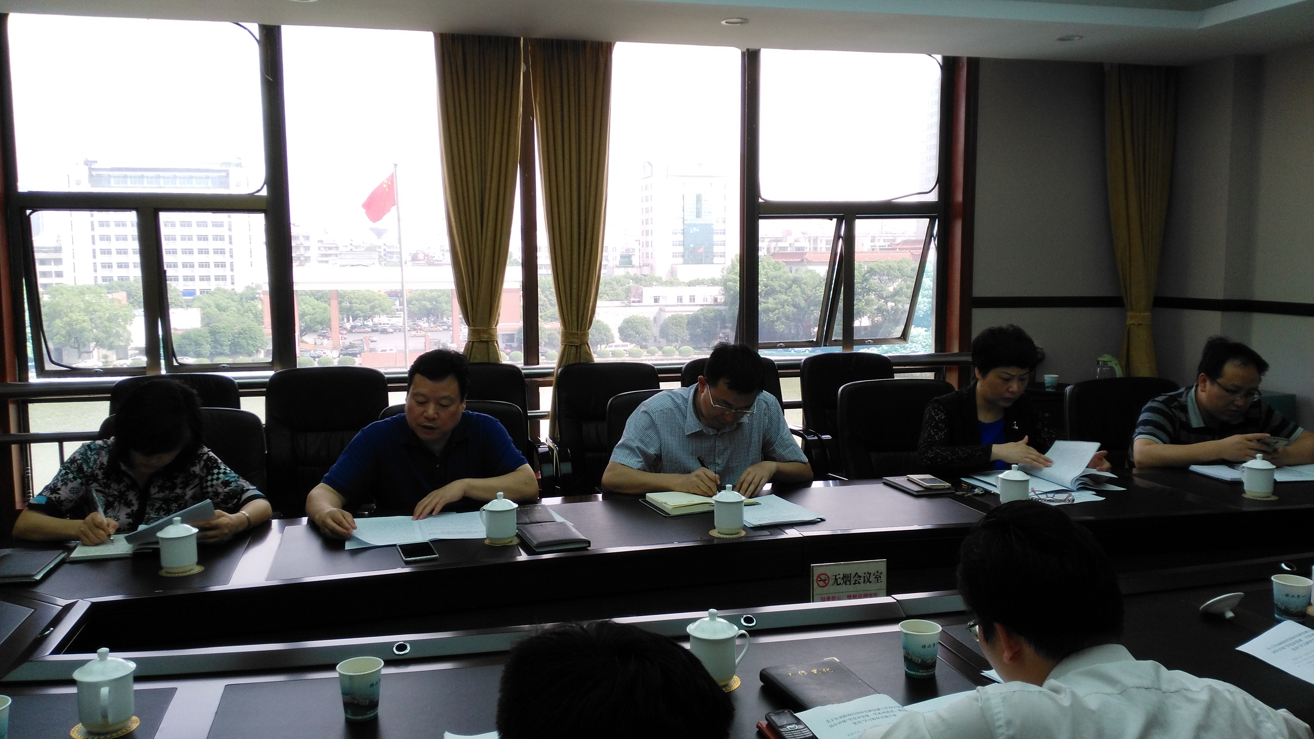 市政府经济金融办开展“两学一做”集中学习活动