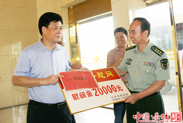 八一建军节：彭新军慰问驻茶部队官兵和老军人
