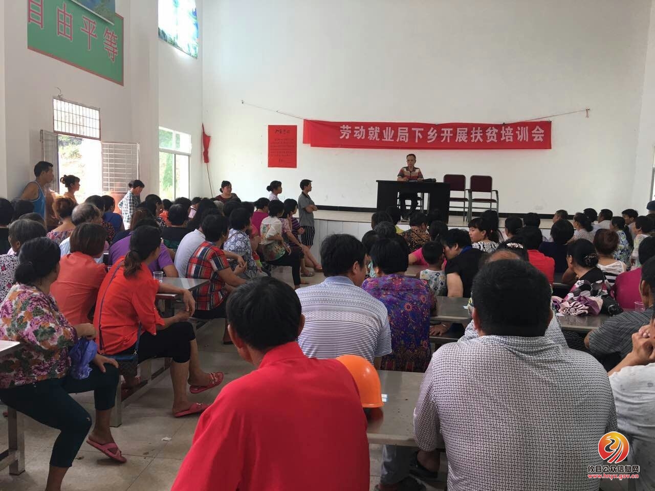 县劳动就业局到江桥街道开展技能培训　助力精准扶贫