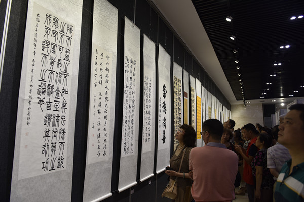 喜迎党代会系列报道（十五）忠孝荷塘塑品牌