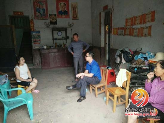 江桥街道开展贫困大学新生走访慰问活动