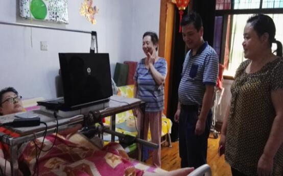 贺家土计生协会组织辖区单位为计生特殊困难家庭送去中秋慰问与祝福