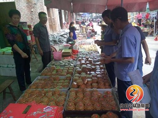 攸县市场和质量监督管理局菜花坪所开展月饼市场专项检查