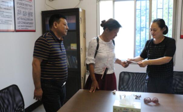 区妇联到建宁街道走访慰问困难妇女