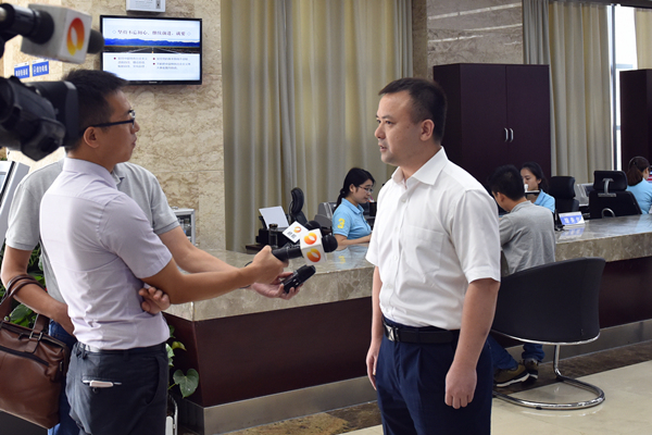 荷塘区召开“一门式”政务服务改革新闻发布会