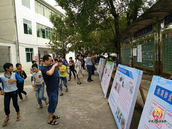 市防震减灾科普教育示范学校考评组来攸督查
