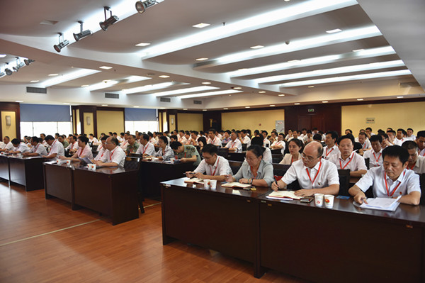 参加中国共产党株洲市荷塘区第五次代表大会的代表到各代表团报到