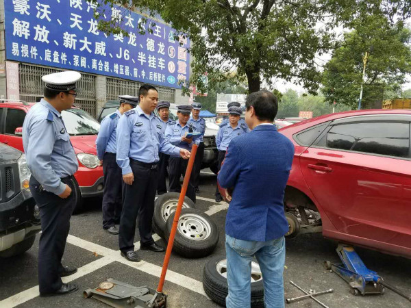 荷塘城管：推进市容环境全域整治