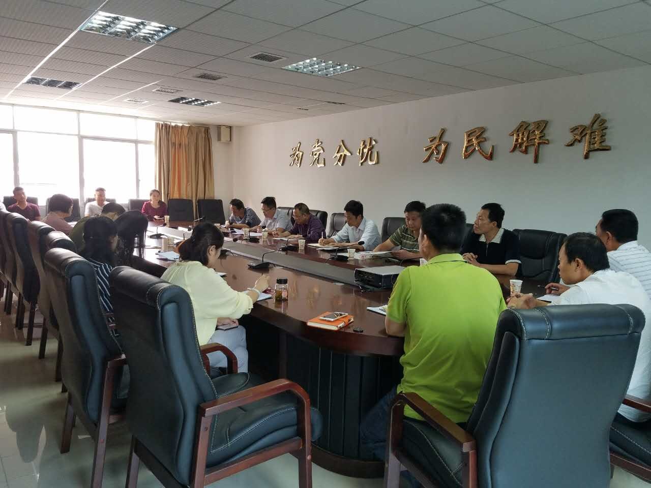 市信访局认真贯彻落实市党代会精神 学习两个报告 打造“五个信访”
