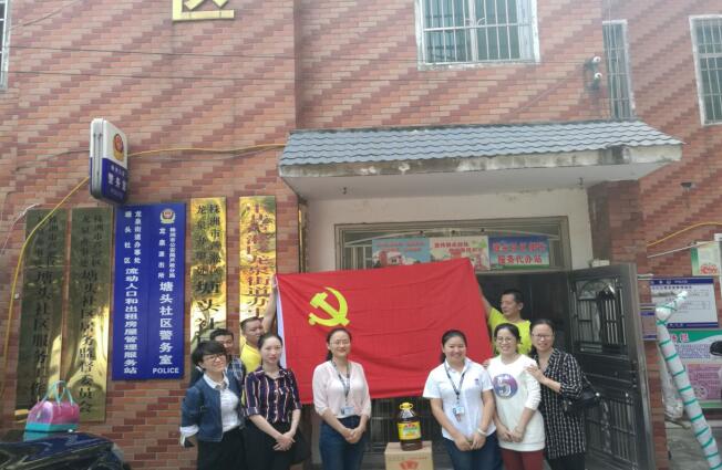 区商粮局开展在职党员进社区活动