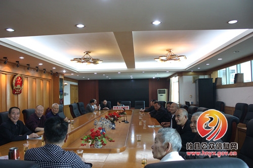 攸县法院召开重阳节老干部座谈会