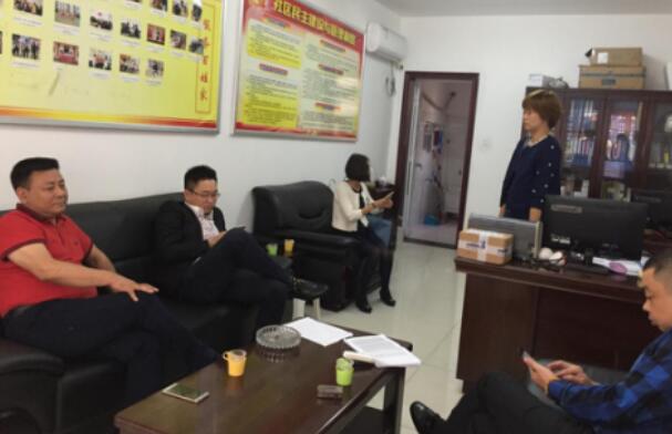 建宁街道党工委书记朱国荣一行到车站路社区督查人大换届工作