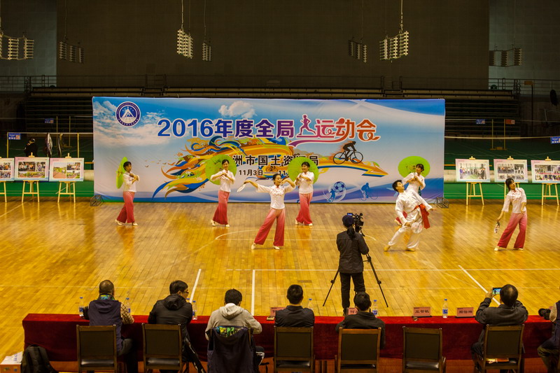以职工运动会为载体，筑牢“全员上进”愿景