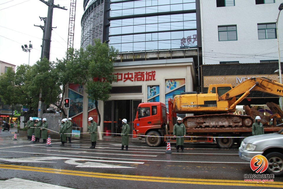县城市拆违控违执法大队联合住建局、国土局、联星街道办事处组织拆除了一处违建