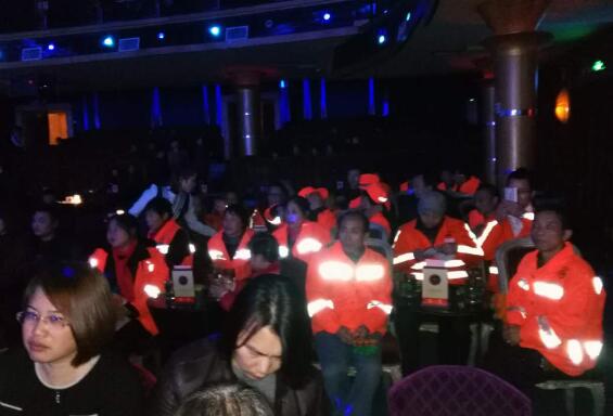 株洲环洲歌剧院邀请环卫工人看演出