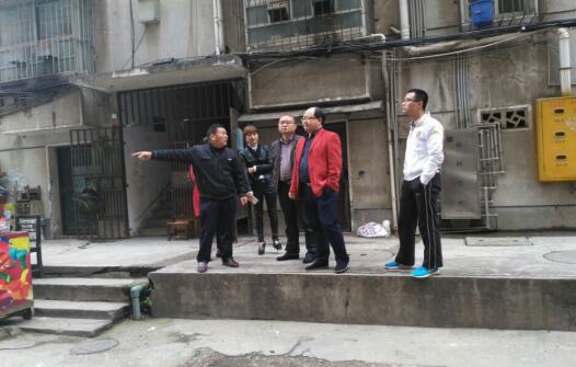 区城建局调研一汽运老旧小区改造项目