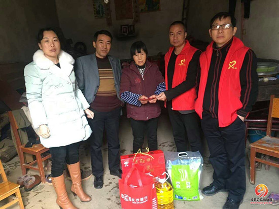 攸县义工联赴菜花坪镇走访慰问贫困家庭