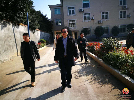 攸县老年大学校长朱建设到菜花坪镇菜花村视察指导老年教育工作