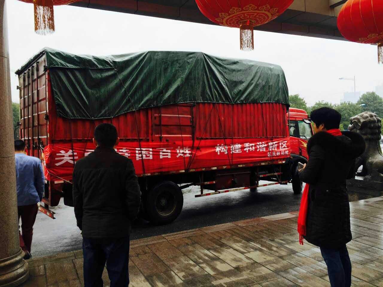 我区为特困供养人员发放210套床铺及床上用品