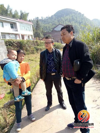 攸县法院党组赴莲塘坳开展帮扶走访活动