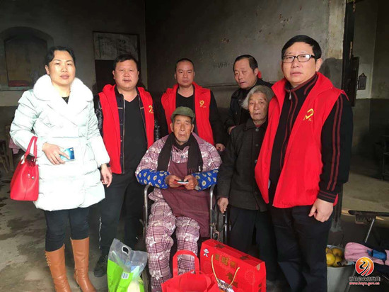 攸县义工联赴菜花坪镇走访慰问贫困家庭