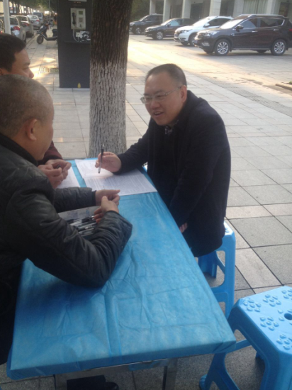 市信访局积极组织开展义务献血活动
