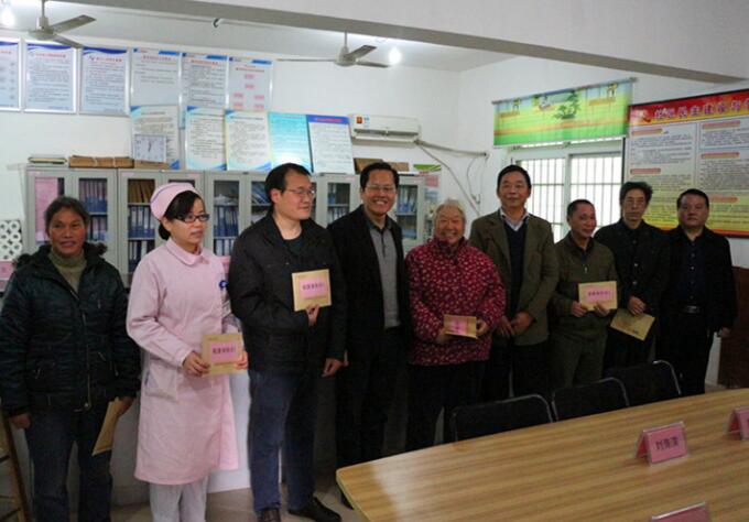 市经信委主任刘海宾来我区走访慰问困难群众