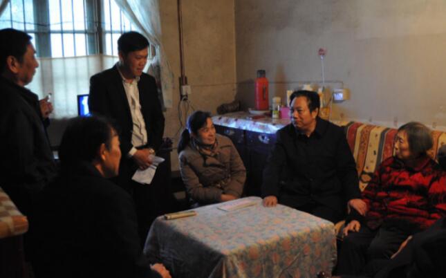 市人大常委会副主任、市总工会主席王建之到建设街道开展结对帮扶工作