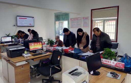 市人社局一行到建设街道对钟鼓岭等社区平台提质升级进行考核验收