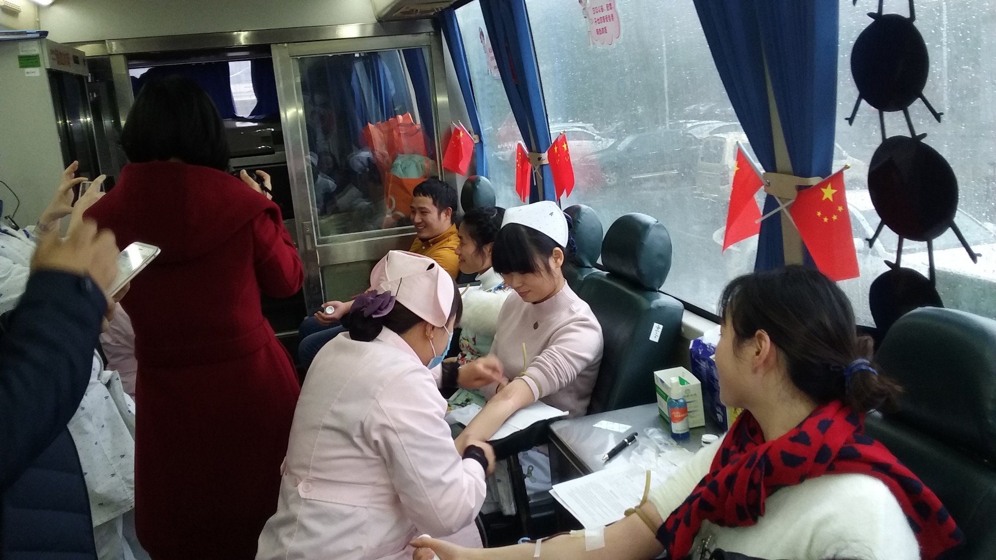 县卫计系统开展医务人员无偿献血活动