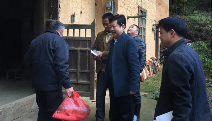 温暖中国•新春走基层：示范区干部春节前赴扶贫点开展走访慰问活动