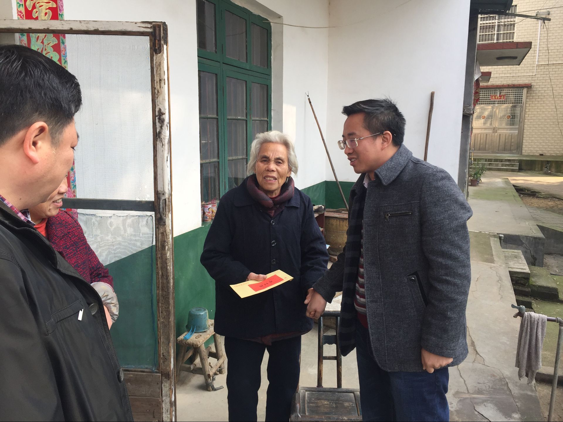 枫溪街道慰问辖区困难党员