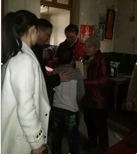 株洲市机关社保处一行春节前夕慰问社区孤儿