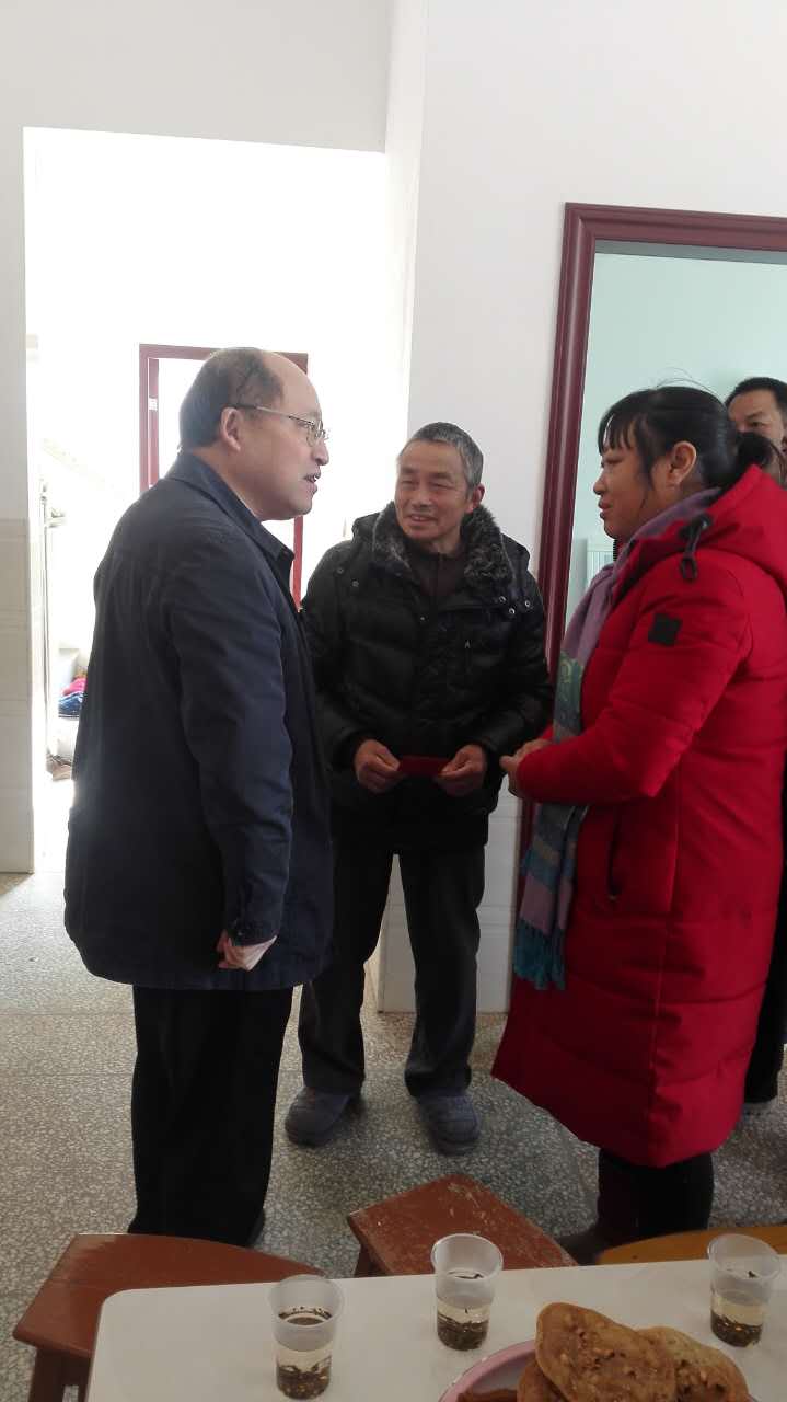 常务副市长何剑波走访慰问炎陵县车溪村