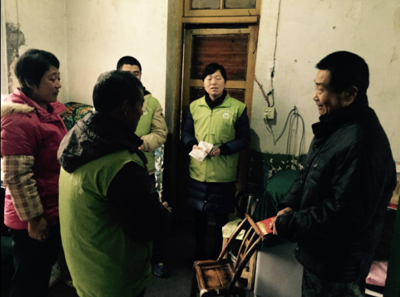 送慰问 送健康 情系辖区困难家庭