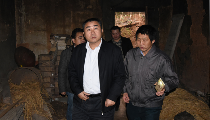 温暖中国•新春走基层:蔡周良 付访华节前走访慰问困难党员群众