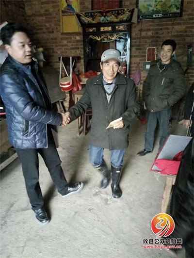 攸县法院节前慰问困难群众
