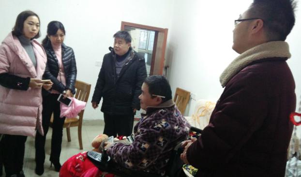 庆云街道组织看望特扶失独家庭