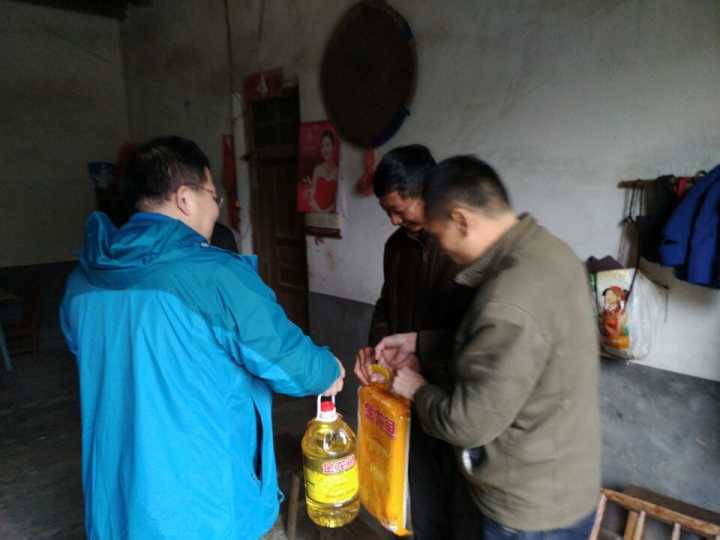 深入茶陵扶贫点，积极献爱心