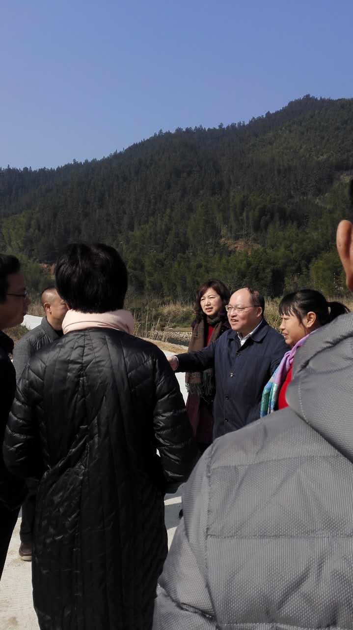 常务副市长何剑波走访慰问炎陵县车溪村