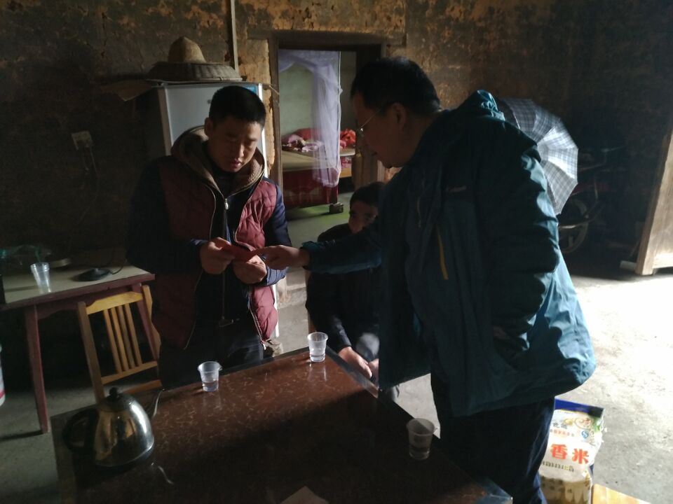 深入茶陵扶贫点，积极献爱心